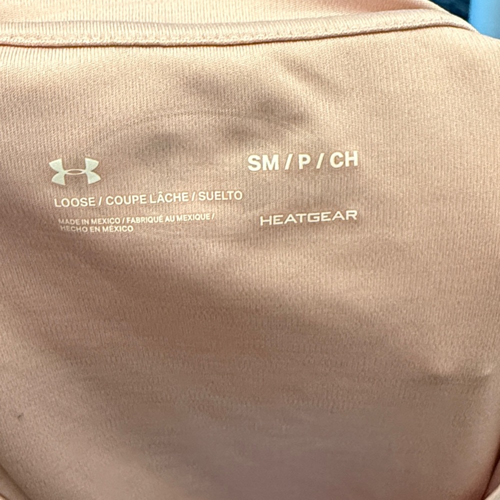 Under Armour HeatGear Loose Fit Shirt in Soft Pink